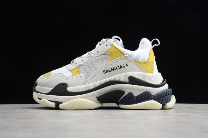 Ba*len*cia*ga triple s w09o5 9025