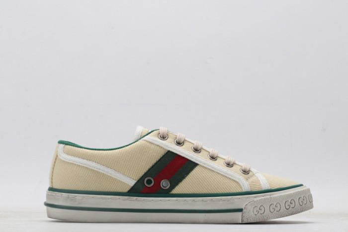g*u*i ace embroidered low-top sneaker e2311