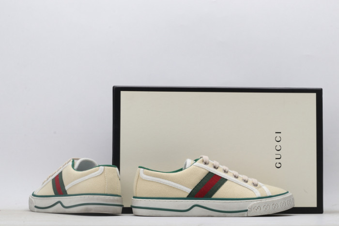 g*u*i ace embroidered low-top sneaker e2311