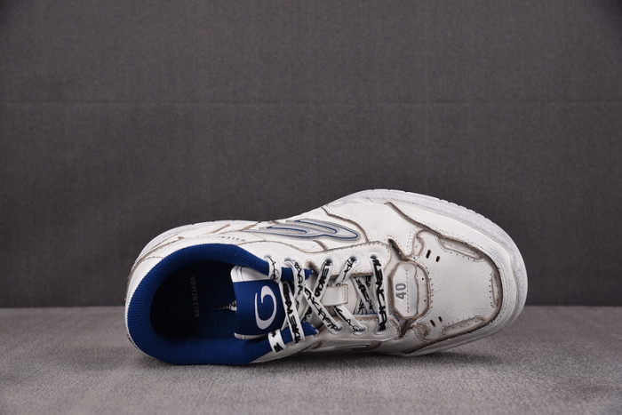 Ba*len*cia*ga Hamptons Worn-Out White / Dark Blue