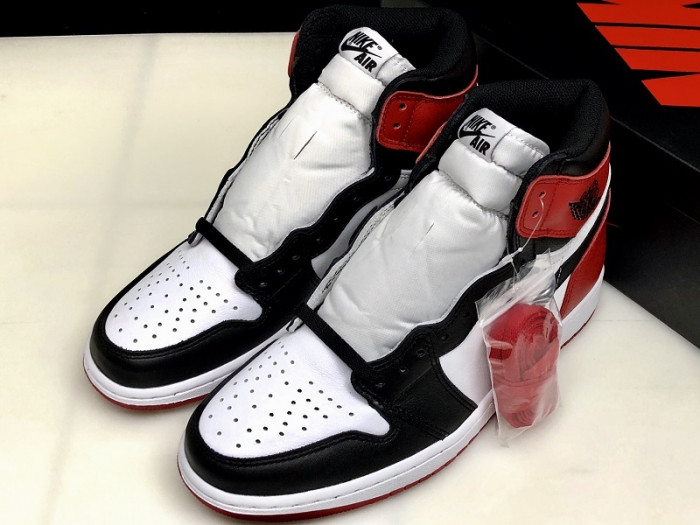 air jordan 1 retro high og black toe 555088-125