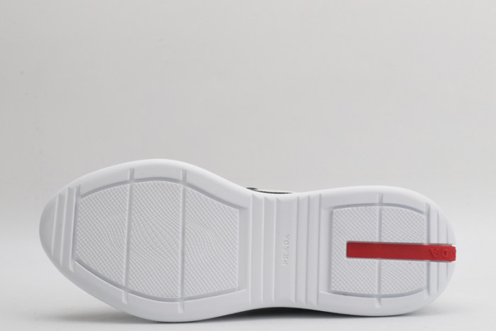 pra*a sneaker p011